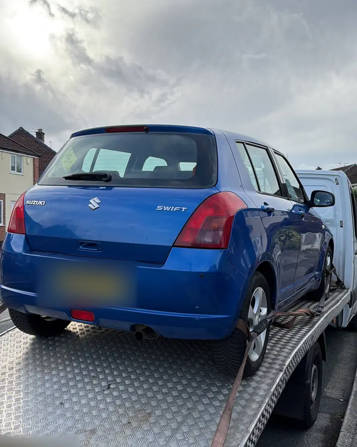 Suzuki Swift, strapped at the wheels